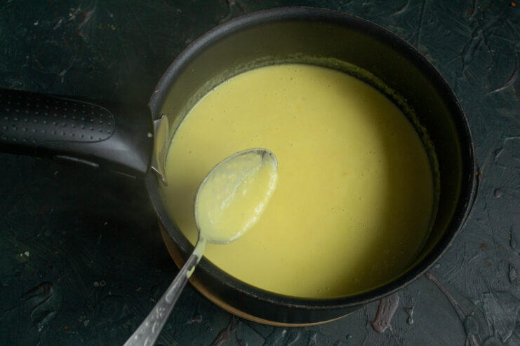 The final creamy texture of the cauliflower soup. A pot of finished creamy cauliflower soup, showing its smooth texture.