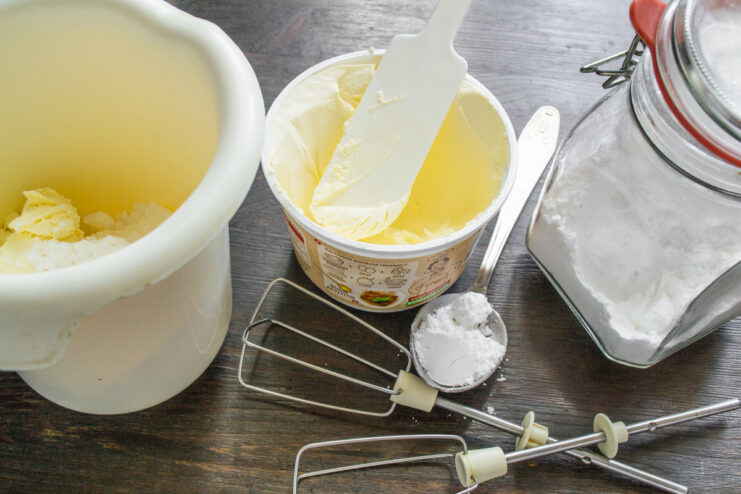 Mascarpone cheese and powdered sugar in a tall mixing cup, ready to be whipped.