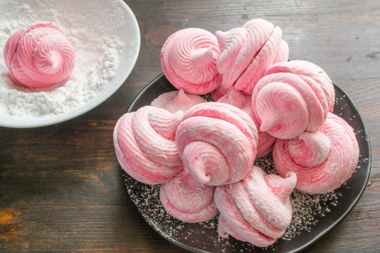 Storing homemade raspberry zefir Finished raspberry zefir halves paired together and dusted with powdered sugar.