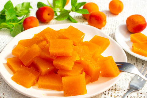 Apricot Fruit Jellies with Gelatin
