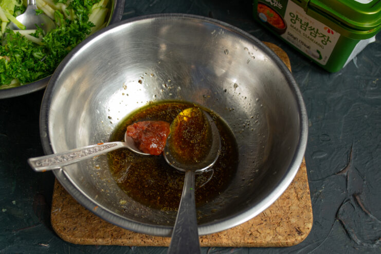 Adding thick Korean soybean paste to the dressing