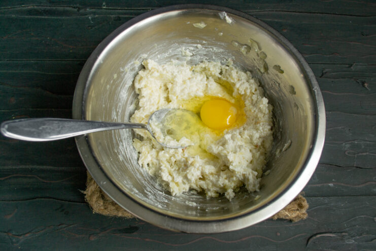 Adding the egg Adding a raw egg into the farmer's cheese mixture