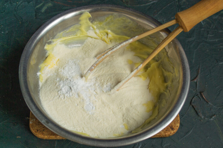 Kneading shortcrust pastry Adding flour and baking powder into the whipped butter mixture