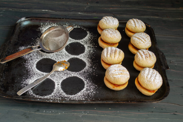 Assembling sandwich cookies Sandwiching two cookie halves together with jam