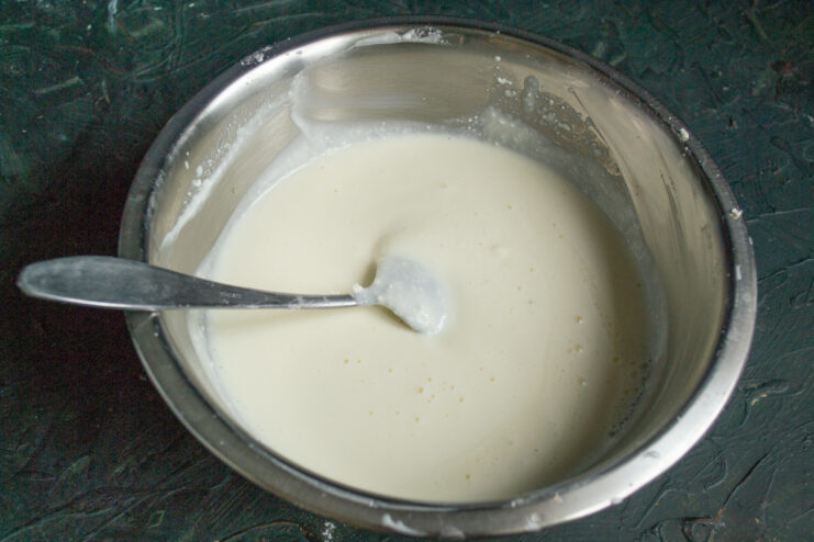 Adding Gelatin to the Filling Mixing the cheese base with cream and dissolved gelatin in a bowl