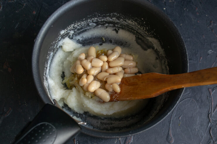 White beans for the dough Cooked white beans added to the semolina and onion mixture