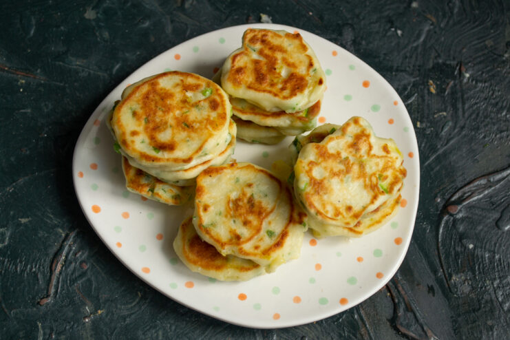 Freshly cooked zucchini and ricotta fritters served on a plate