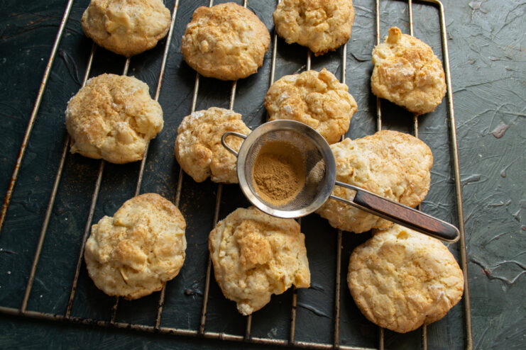 Dusting with ground cinnamon Sprinkling ground cinnamon over hot baked apple scones