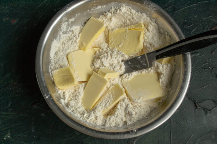 Buttery crumbs Rubbing cold diced butter into flour to form crumbs