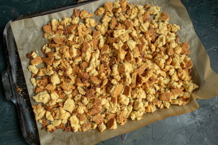 Shortcrust crumbs Baked shortcrust pastry crumbled into small pieces