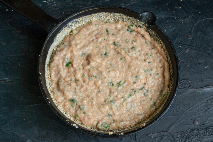 Spreading in the pan Fish mixture spread evenly in a greased baking pan.