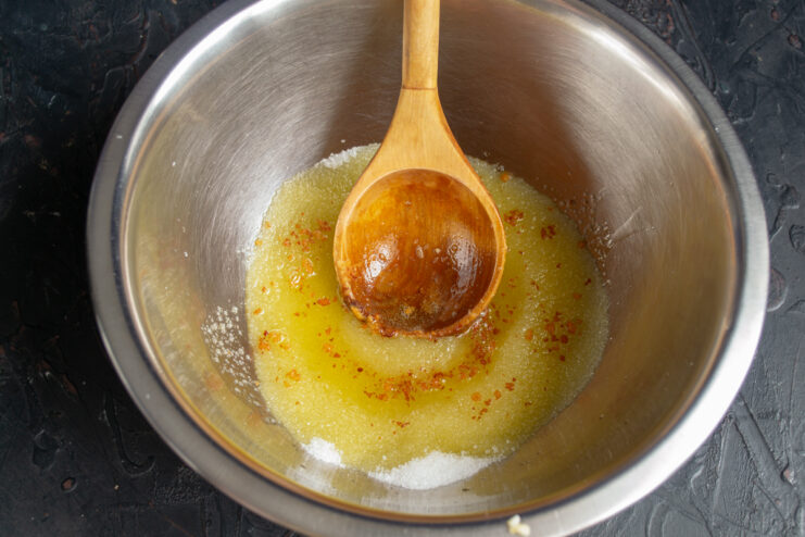 Butter and sugar base Mixing sugar and melted brown butter in a bowl