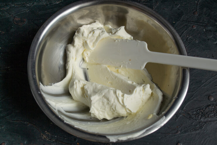 Combining cream and mascarpone Folding whipped cream and mascarpone together with a spatula