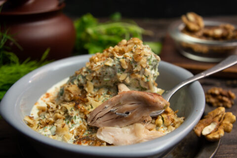 Chicken with Sour Cream and Walnuts