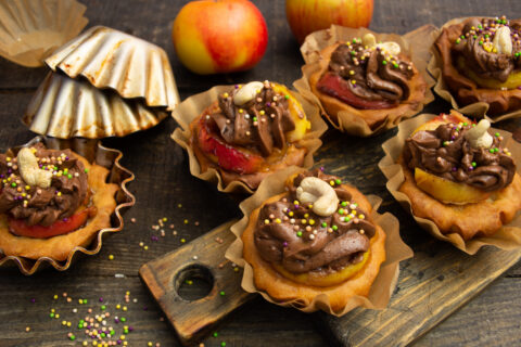 Apple Tartlets with Chocolate Cream