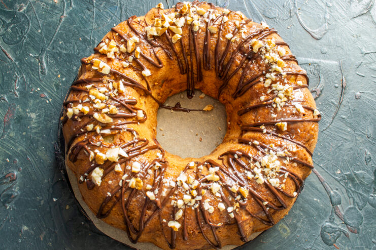 Decorating with chocolate and nuts Decorating the cake with drizzled chocolate and chopped walnuts