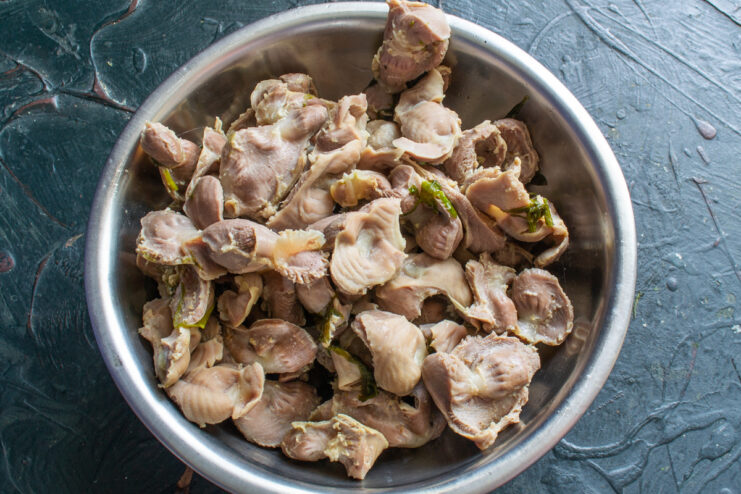 Finished boiled gizzards Boiled chicken gizzards in a metal bowl