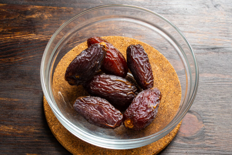 Preparing the dates Large dates in a glass bowl