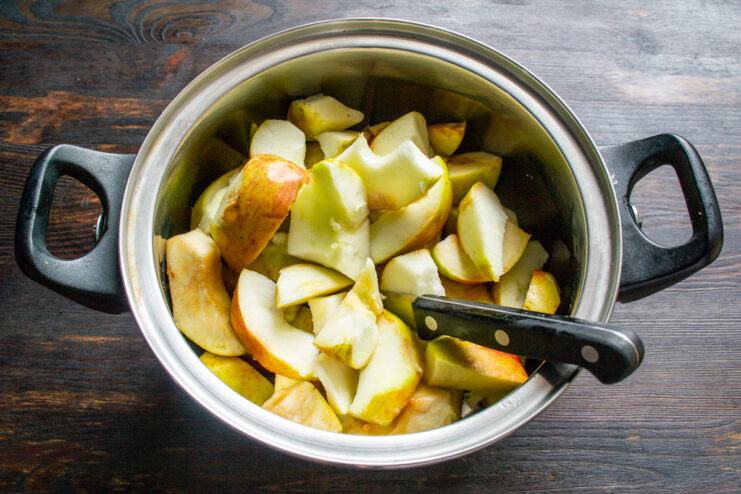 Preparing the apples Roughly chopped, unpeeled apples resting in a cooking pot.