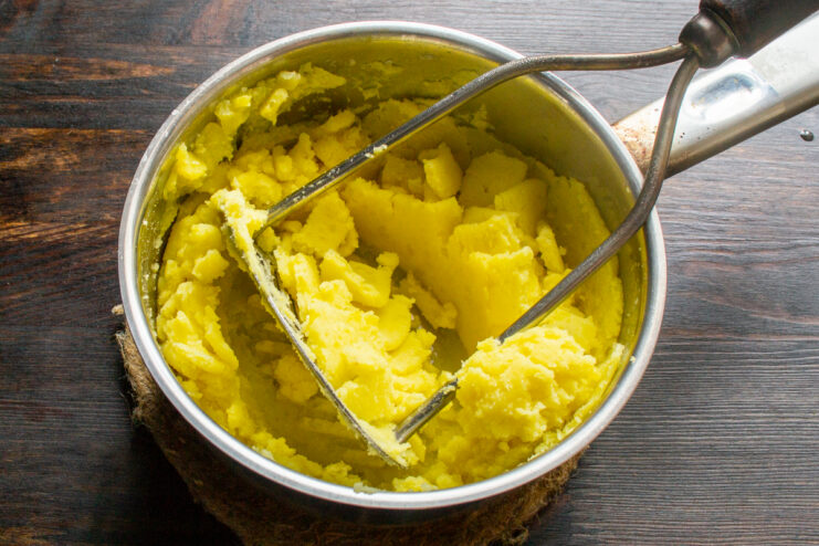 Mashing Potatoes Mashing boiled potatoes into a smooth purée