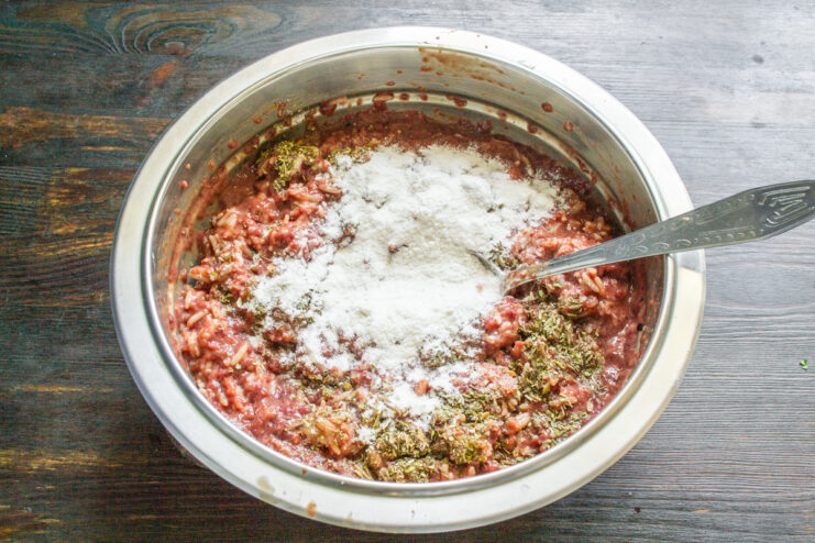 Thickening With Rice Flour Sprinkling rice flour into the bowl to thicken the sausage filling.